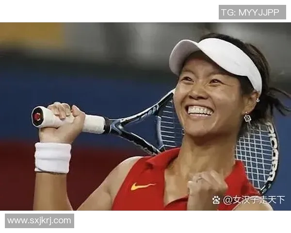 冯潇：从青涩少年到足球明星的辉煌历程与成就解析